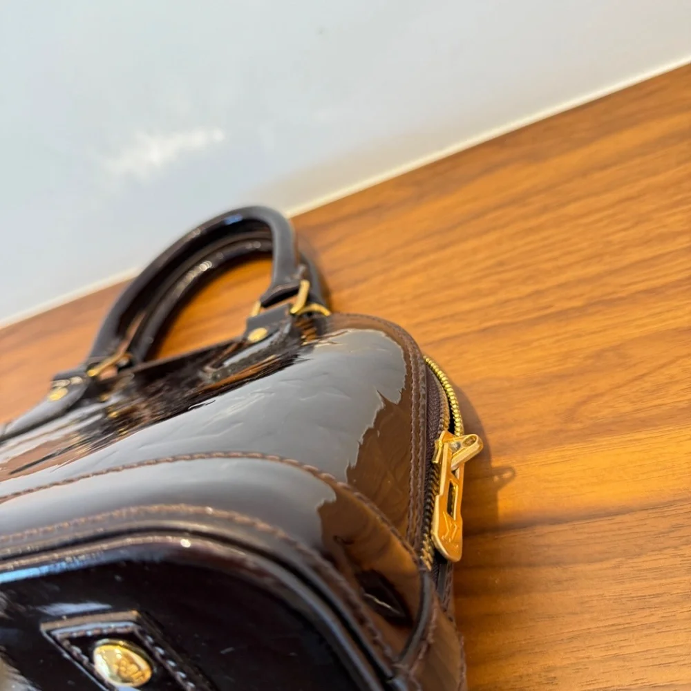 Louis Vuitton Vernis Alma BB In Amarante - Picture 6 of 10